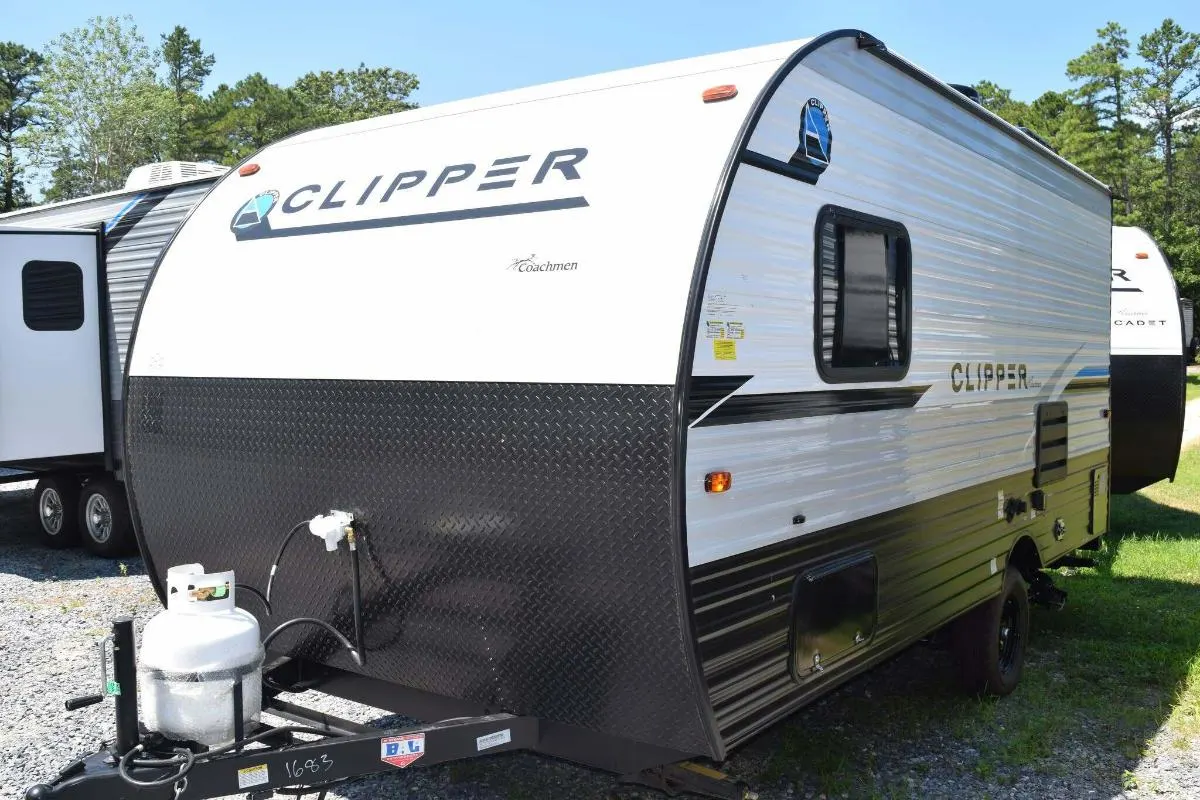 Front view of the New 2022 Coachmen Clipper Ultra-Lite 162RBU Travel Trailer RV.