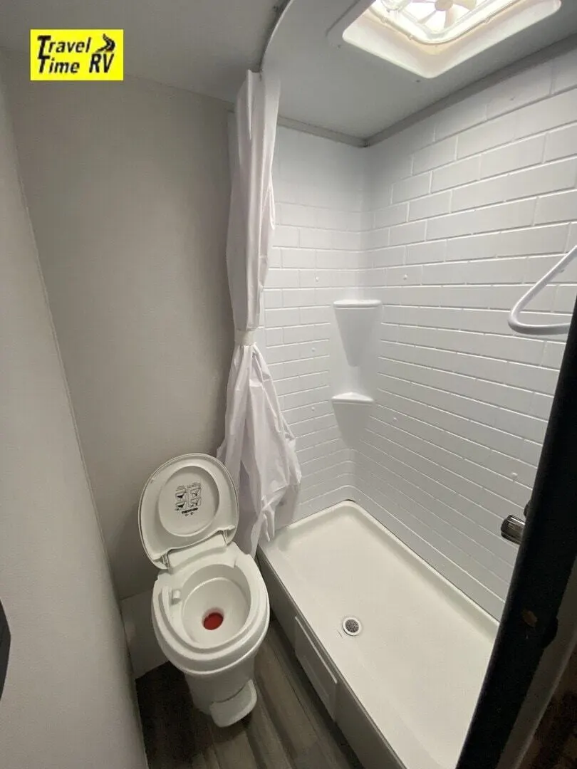 Bathroom with a toilet and a shower.