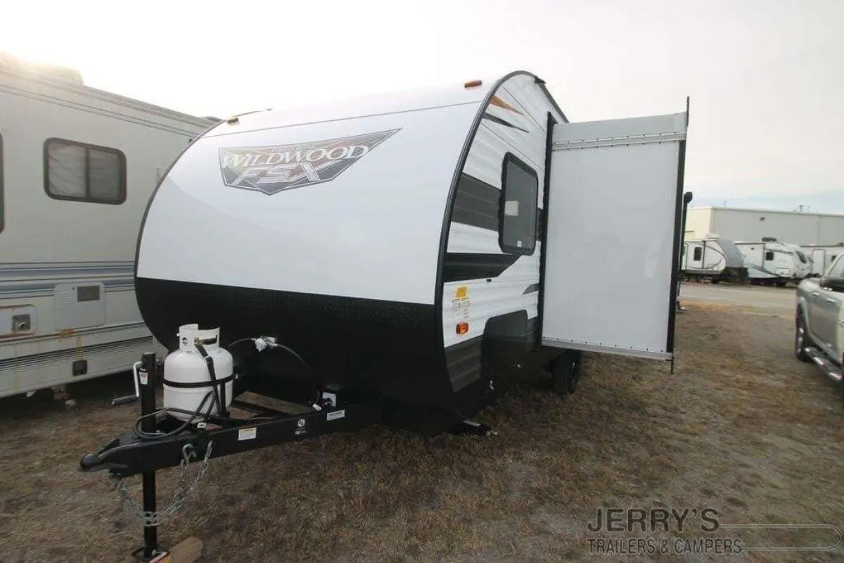 New 2022 Forest River WILDWOOD FSX 178BHSK Travel Trailer RV