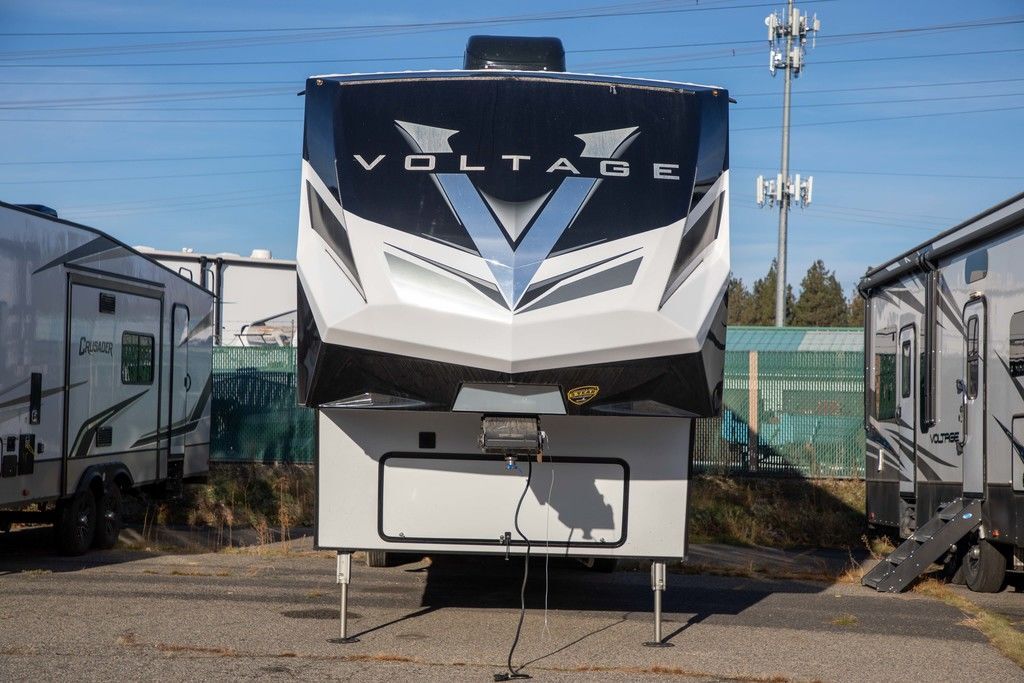 Front view of the New 2022 Dutchmen Voltage 4135 Fifth Wheel RV.