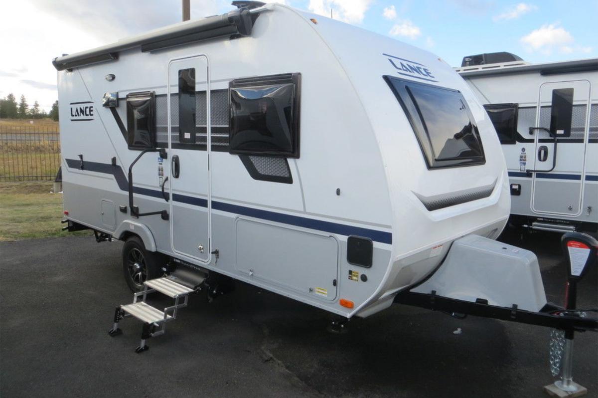 New 2022 Lance Travel Trailer S 1575 Travel Trailer RV