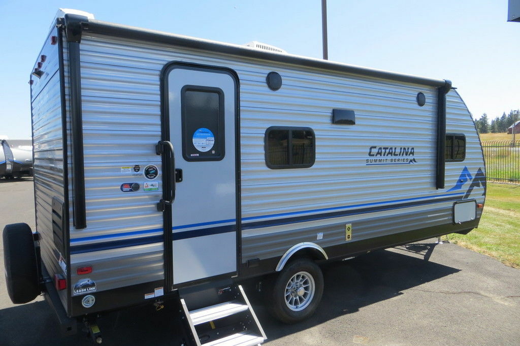 Side view of the New 2022 Coachmen Catalina Summit Series 7' 184FQ Travel Trailer RV.