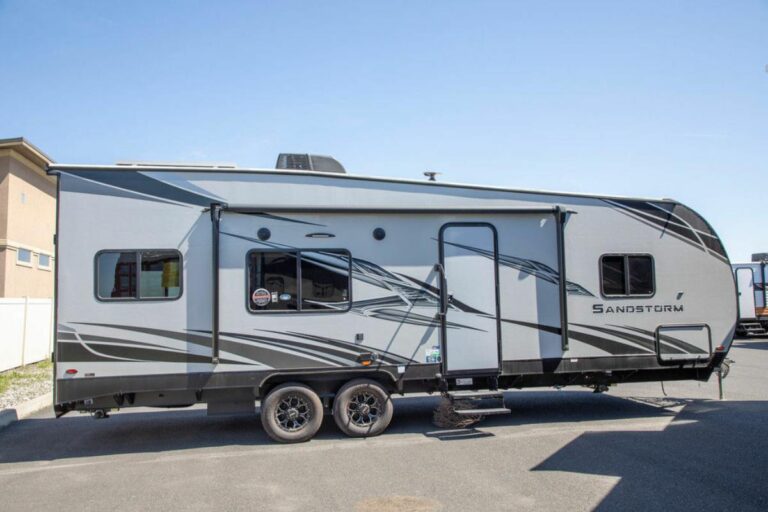 New 2022 Forest River Travel Trailer Sandstorm SLC Series 242GSLC Toy Hauler RV (Floor Plan)