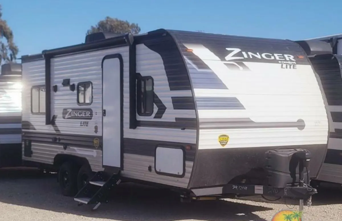 New 2022 Crossroads Rv Zinger Lite ZR211RD Travel Trailer RV