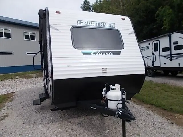 Front view of the New 2024 KZ RV Sportsmen Classic 191BHK Travel Trailer RV.