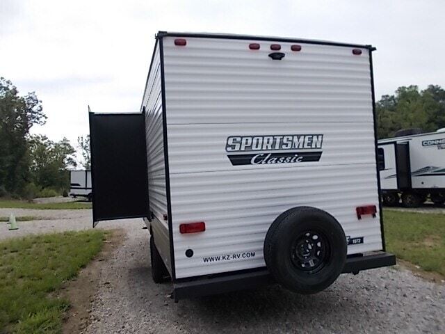 Rear view of the New 2024 KZ RV Sportsmen Classic 191BHK Travel Trailer RV.