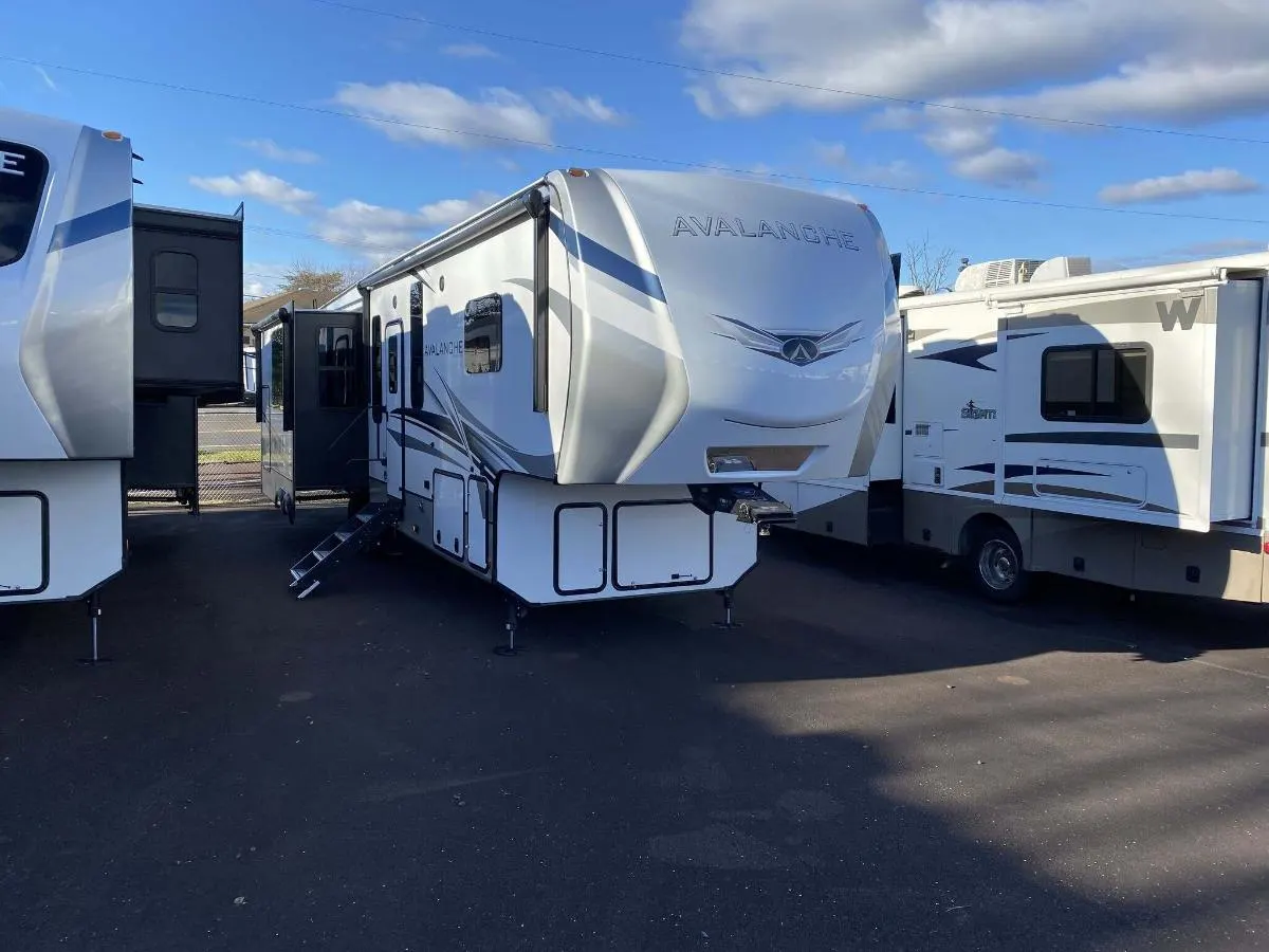 New 2024 Keystone Avalanche 338GK Fifth Wheel RV