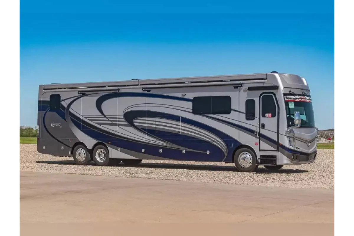 New 2024 Fleetwood Class A RV Discovery LXE 44S 