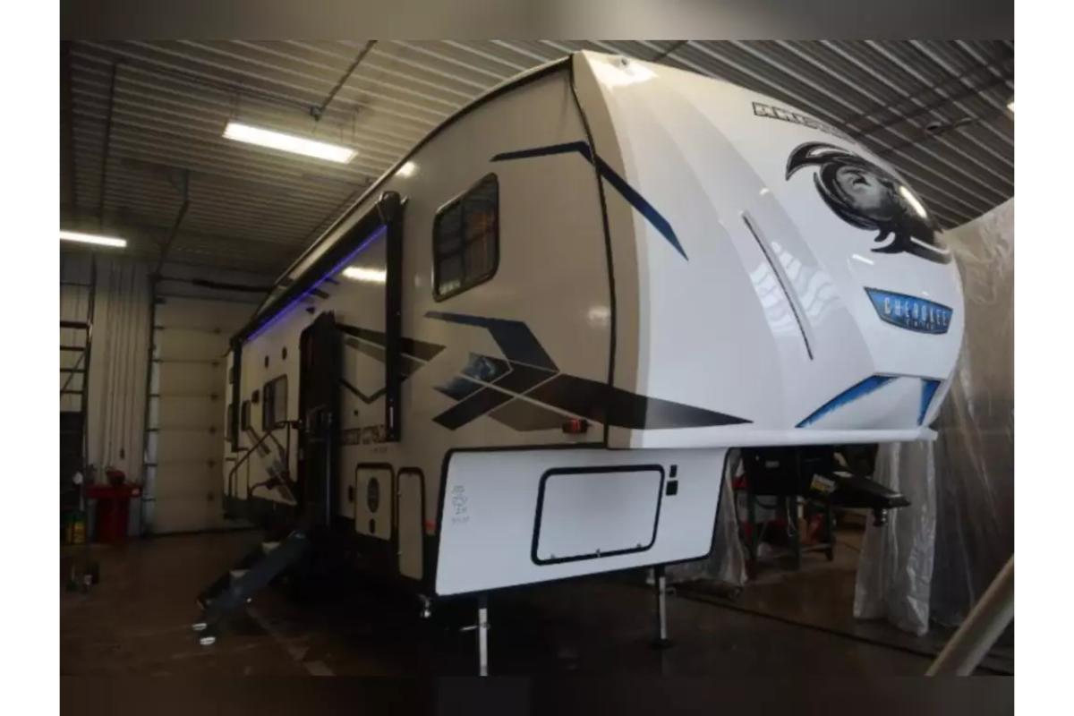 New 2024 Forest River Fifth Wheel RV Cherokee Arctic Wolf 278BHS