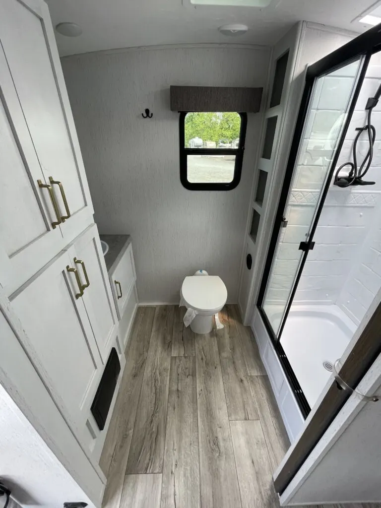 Bathroom with a toilet and a walk-in shower.