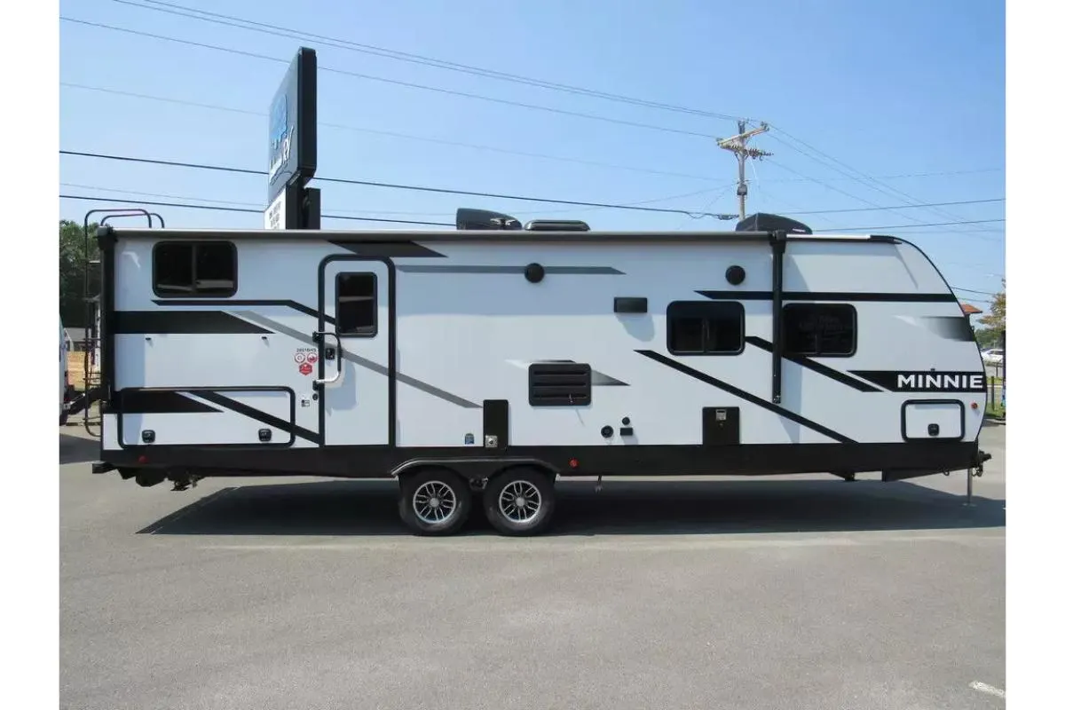 New 2024 Winnebago Travel Trailer RV Minnie 2801BHS