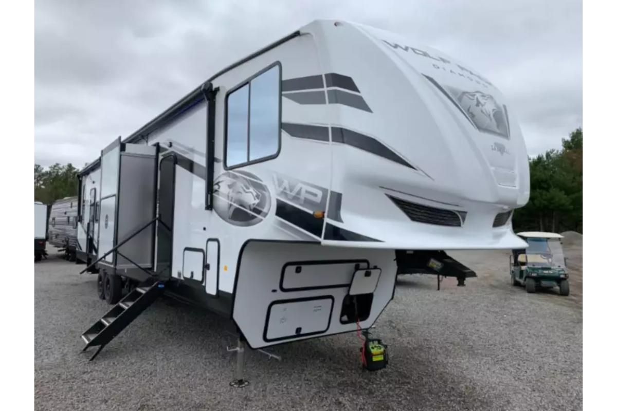 New 2024 Forest River Fifth Wheel Toy Hauler RV Cherokee Wolf Pack Diamond