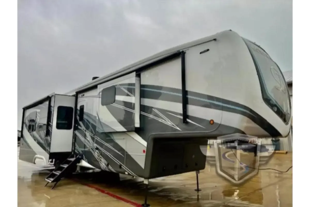 New 2024 DRV LUXURY SUITES Fifth Wheel RV Mobile Suites 