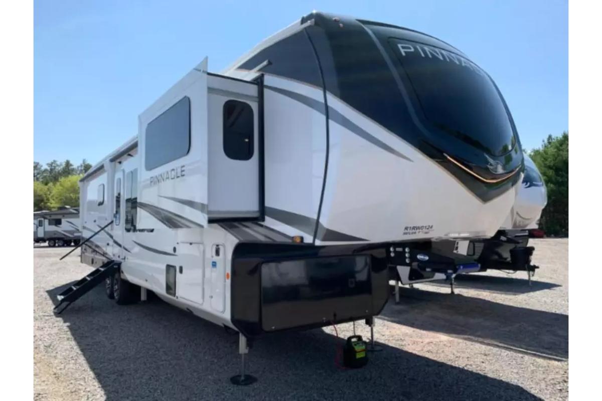 New 2024 Jayco Fifth Wheel RV Jayco Pinnacle 38FLGS