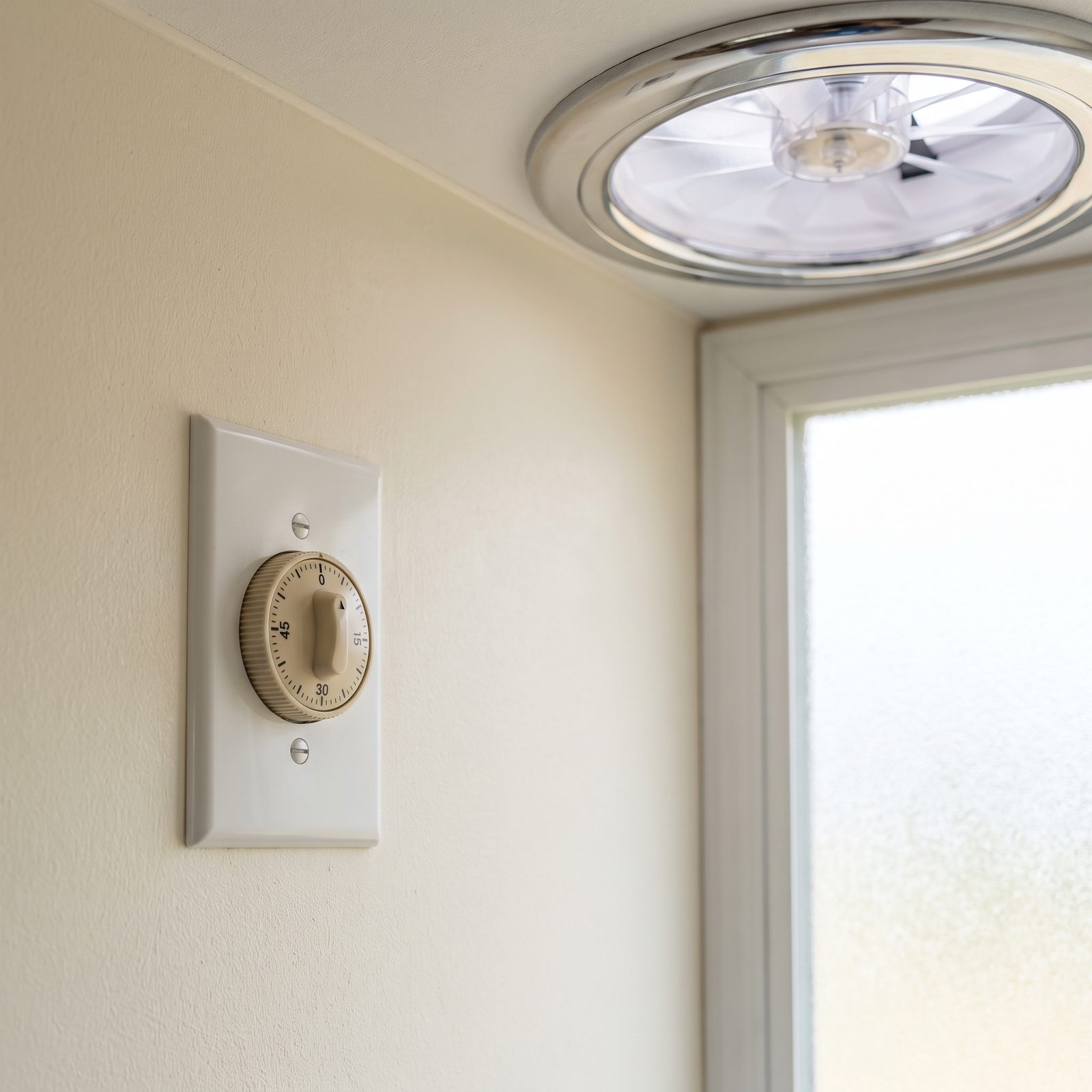A Countdown Switch That Automatically Turns Off the Bathroom Fan