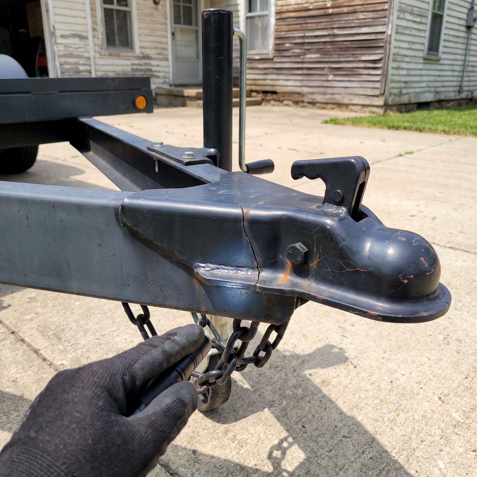Cracks Around the Hitch Receiver or Pin Box