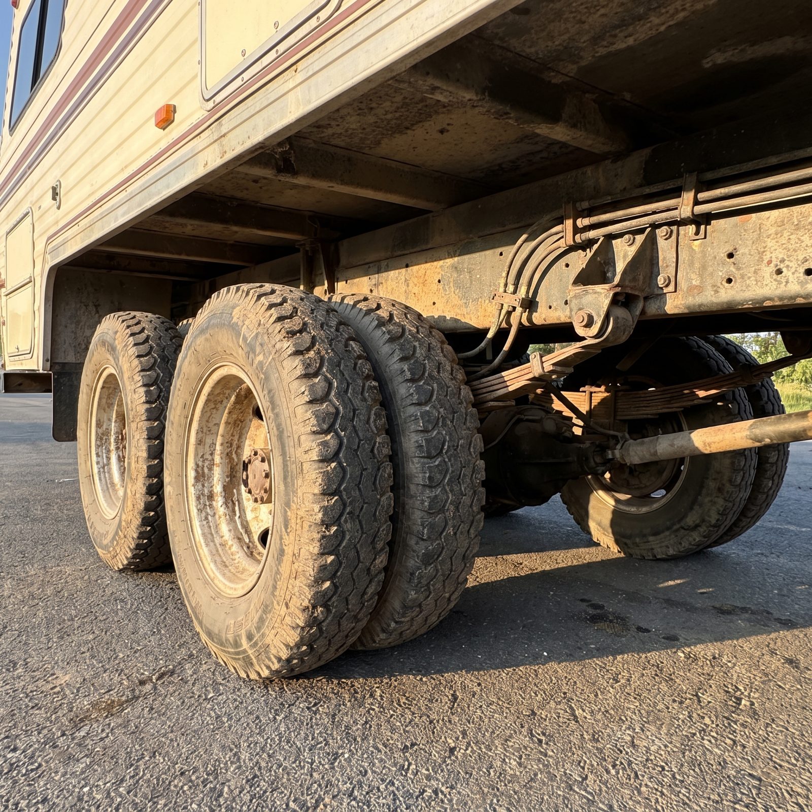 Four Non-Driven Rear Wheels in a Tandem Layout