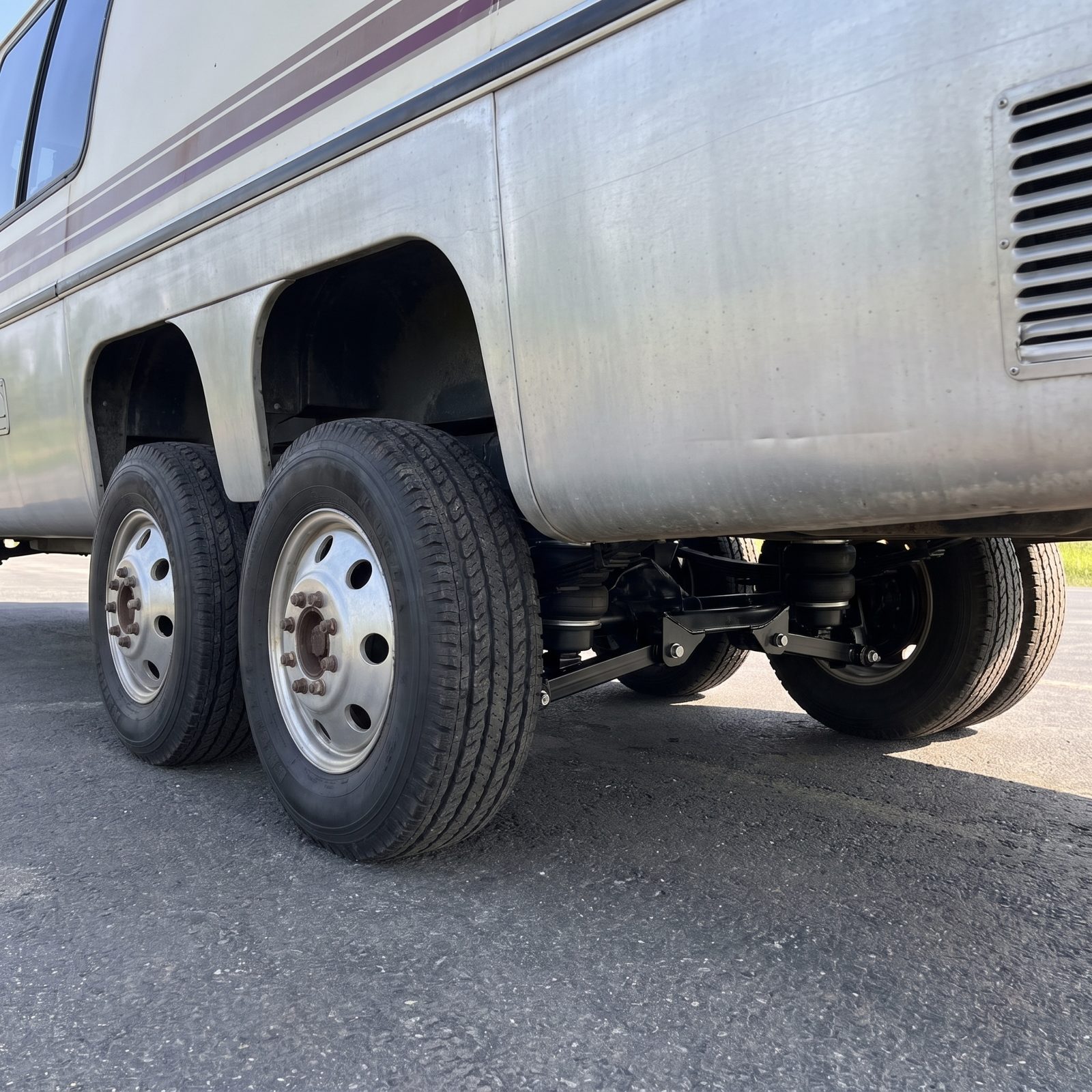 Four Non-Driven Rear Wheels in a Tandem Layout