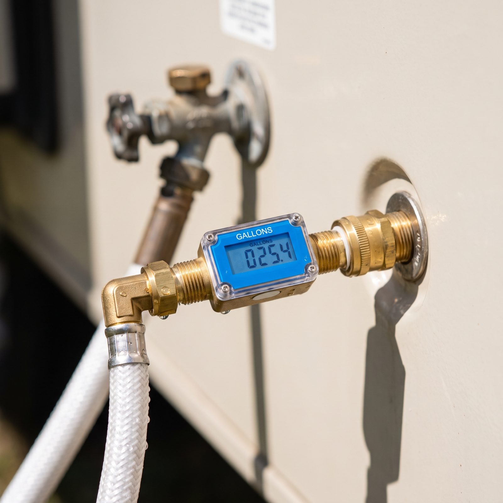 An Inline Digital Water Meter That Tells You Exactly What Went in the Tank