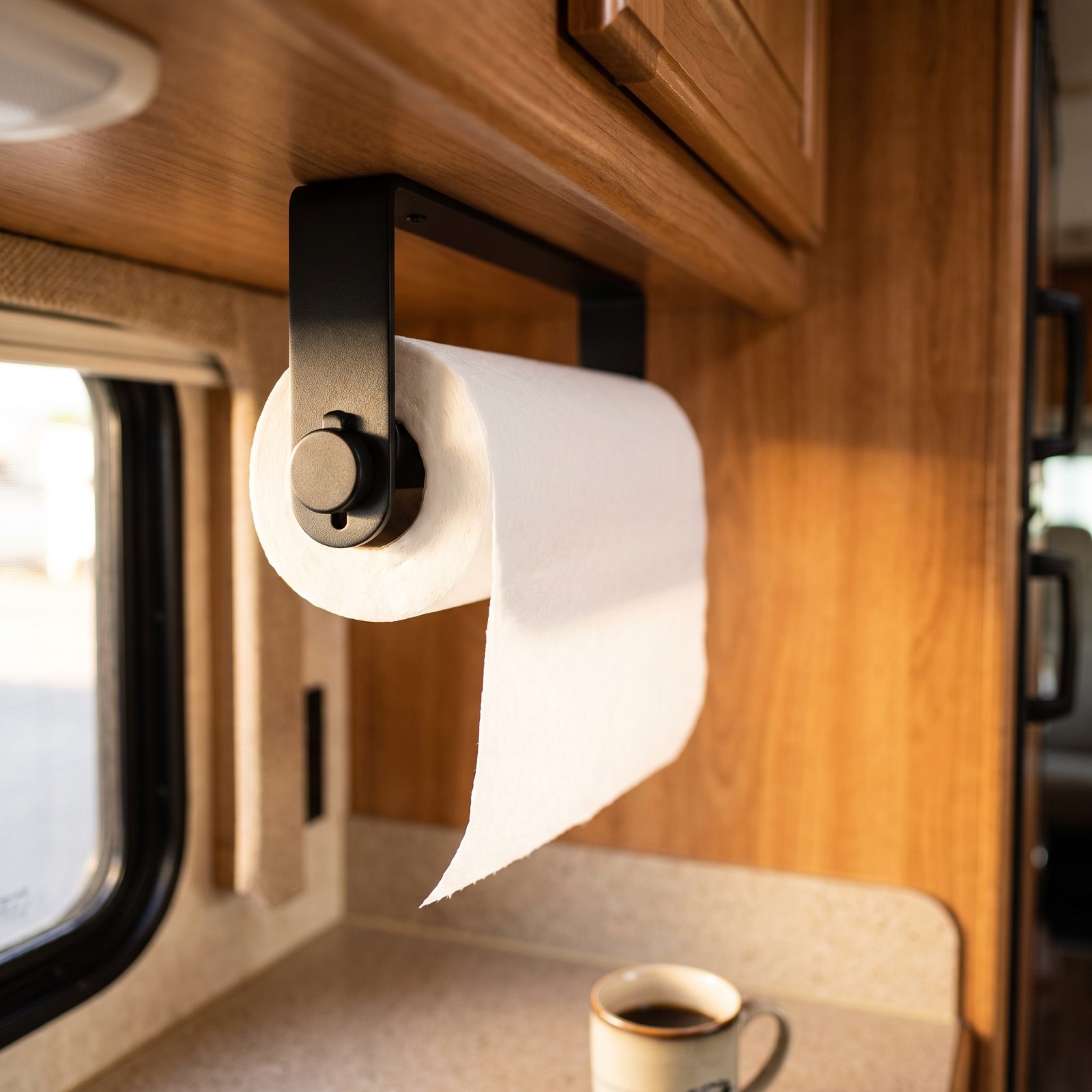 A Ratcheting Paper-Towel Holder That Won't Unspool All Over the Road